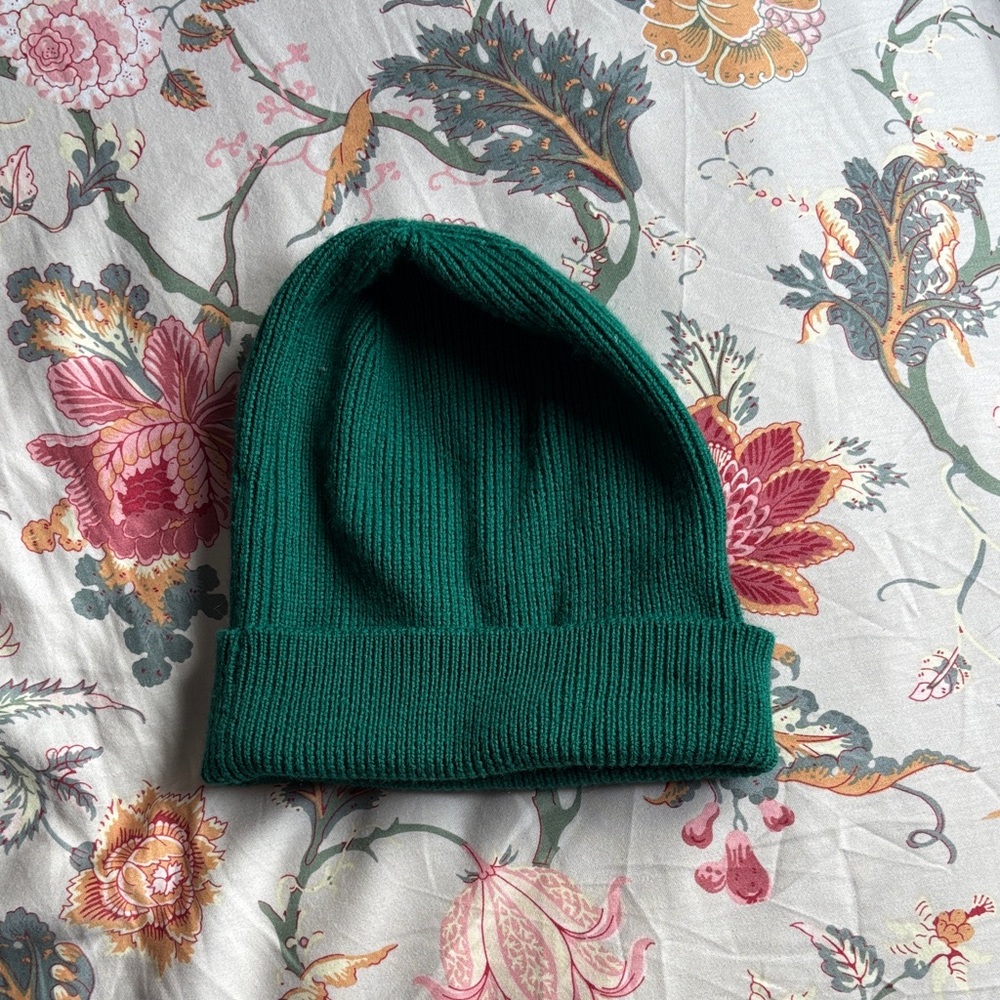 100% Merina wool Simon’s  brand green Ribbed Knit Beanie